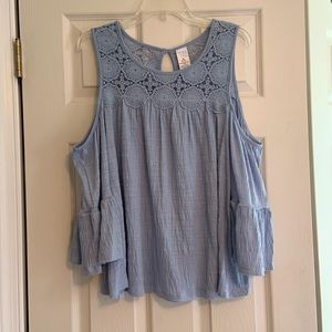 Women’s cold shoulder top